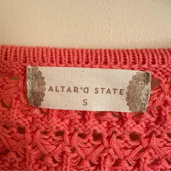 NWT Altar’d State size Small Coral Open Knit Crochet Cropped Sweater V Neck New - Picture 4 of 6